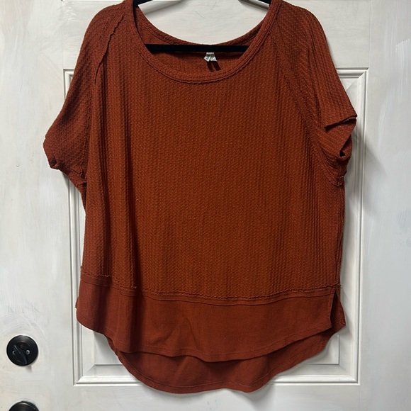 XL Mudd short sleeve, waffle knit, burnt red/brown scoop neck, high low top - Picture 1 of 6
